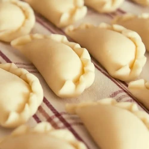 Domowy przepis na ciasto pierogowe: Sekrety idealnego ciasta i pysznych okras Domowy przepis na ciasto pierogowe: Sekrety idealnego ciasta i pysznych okras
