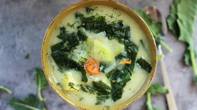 Prosta zupa z kalarepy, która zachwyci twoich bliskich. Sprawdzony przepis krok po kroku Prosta zupa z kalarepy, która zachwyci twoich bliskich. Sprawdzony przepis krok po kroku
